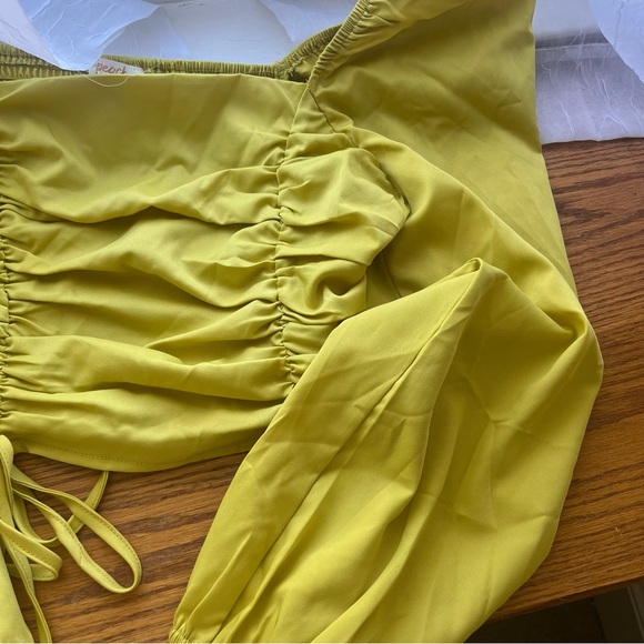 Green Top. Size S - Picture 4 of 8